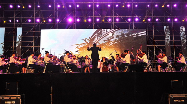 “天翼”江苏省大学生艺术团西洋乐团和民乐团演奏《夜莺》